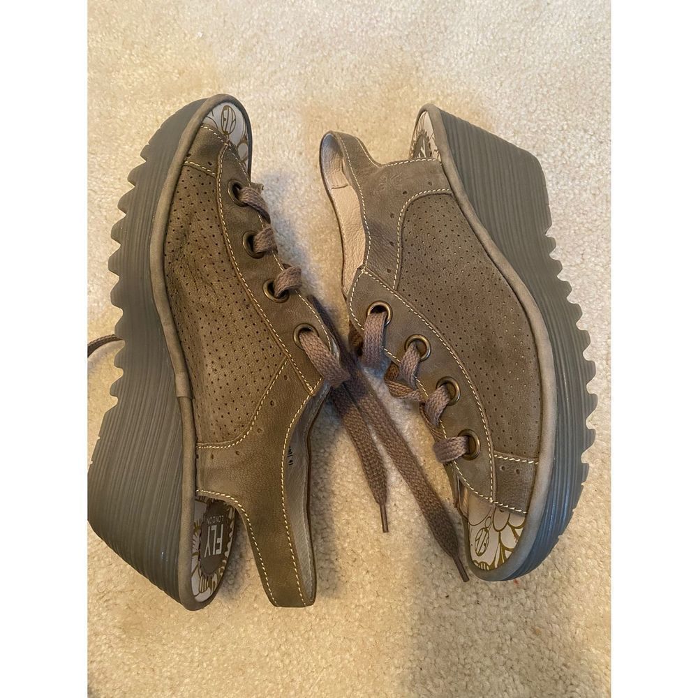 FLY LONDON suede sandal